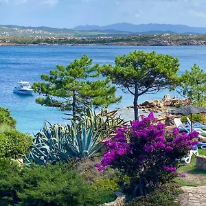 Hébergement de vacances Casa Mughetto R5055 Seafront, Private Sea Access, Swimming Pool, La Maddalena (Sassari)